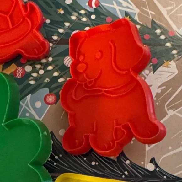 Hallmark Red, Green, Yellow, and Orange Cookie Cutter Set. Vintage lot of 7. - Picture 6 of 13